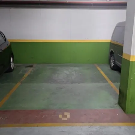 Piso Con Patio Privado Y Parking Nervion Appartement Sevilla