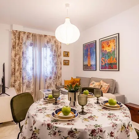 Piso Con Patio Privado Y Parking Nervion * Sevilla