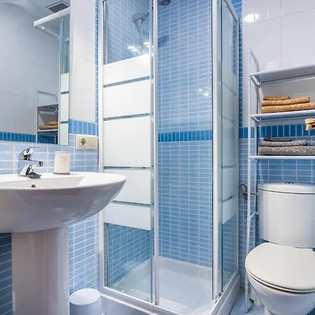 Piso Con Patio Privado Y Parking Nervion * Sevilla